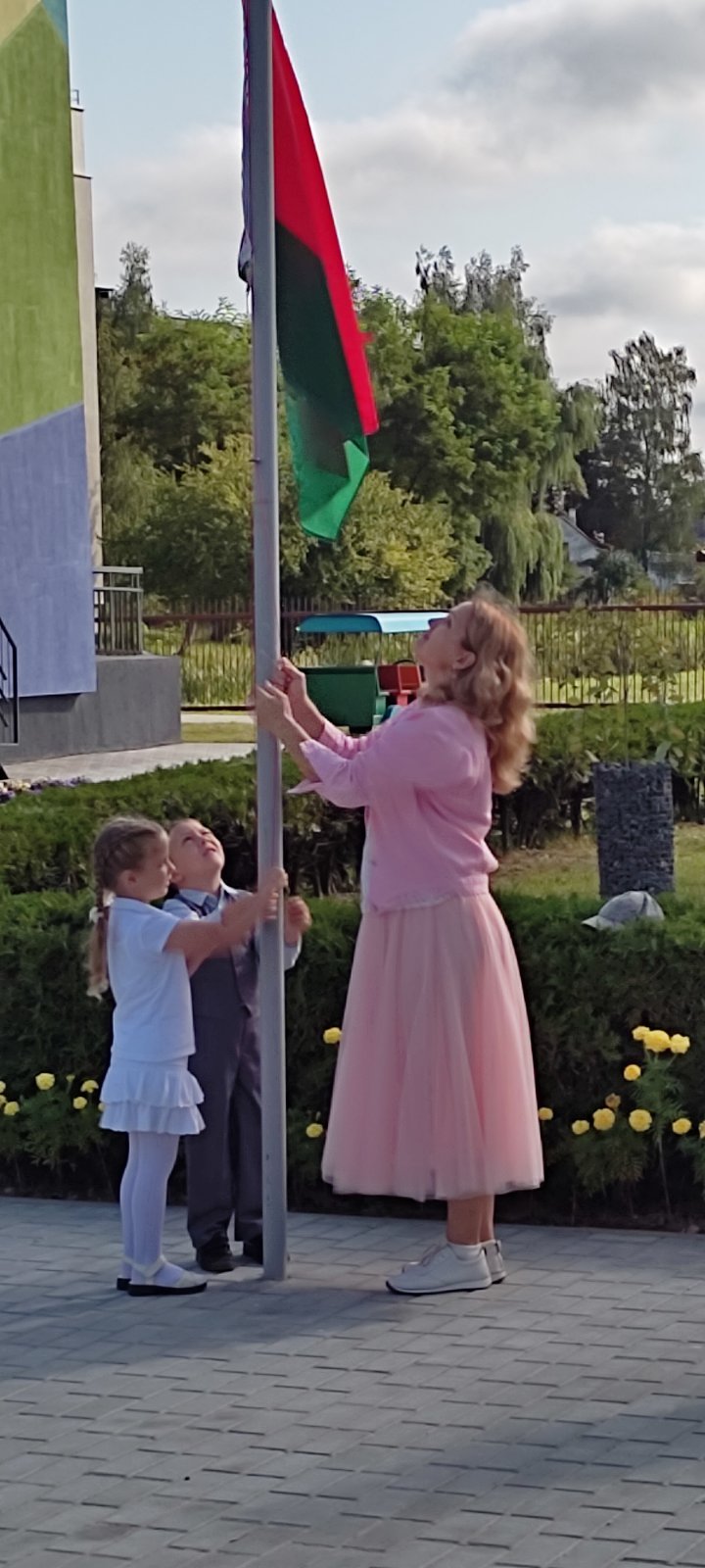 «Растем, веселимся, к знаниям стремимся»